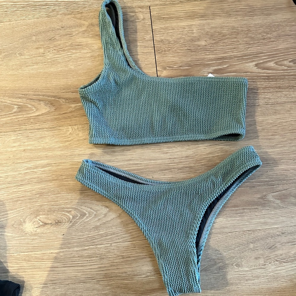 Koana Swim Green One-Shoulder Bikini Set